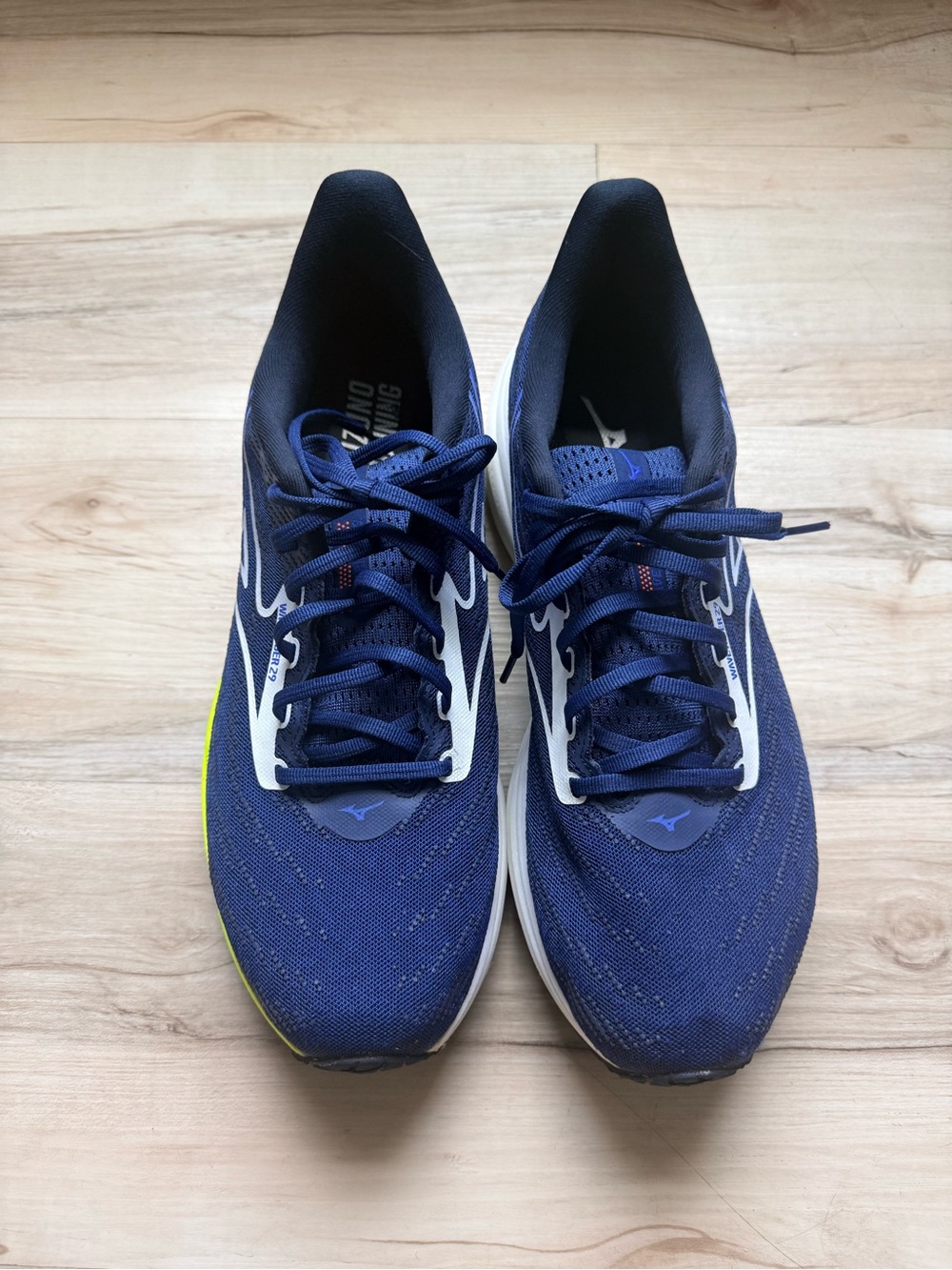 Mizuno Wave Rider 29 navy running shoes men with bright yellow-green midsole - Picture 3 of 10